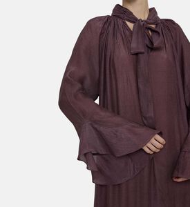 فستان طويل واسع مستوحى من الطراز البوهيمي