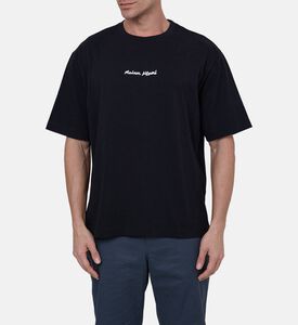 تيشيرت قطن بياقة دائرية بشعار أمامي