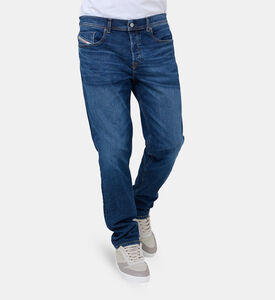 بنطال جينز بقصّة تضيق نحو الاسفل دي-فينيتيف