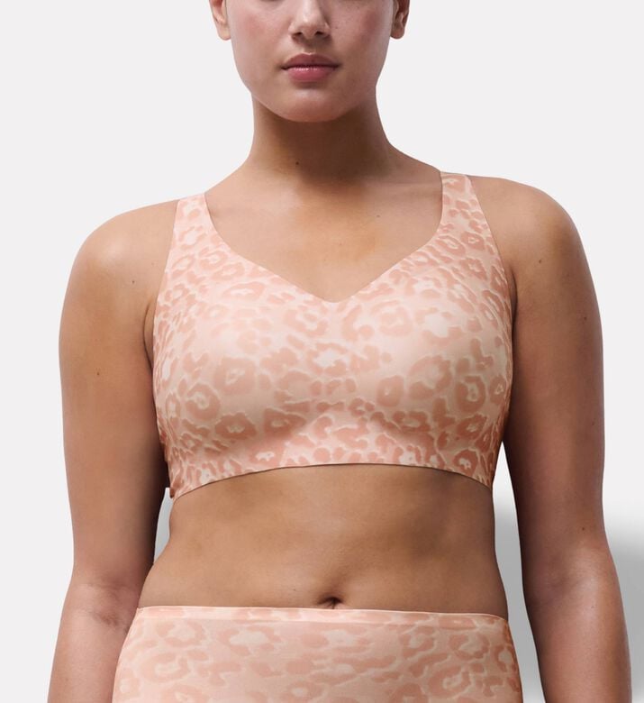 Chantelle Bra, Model View