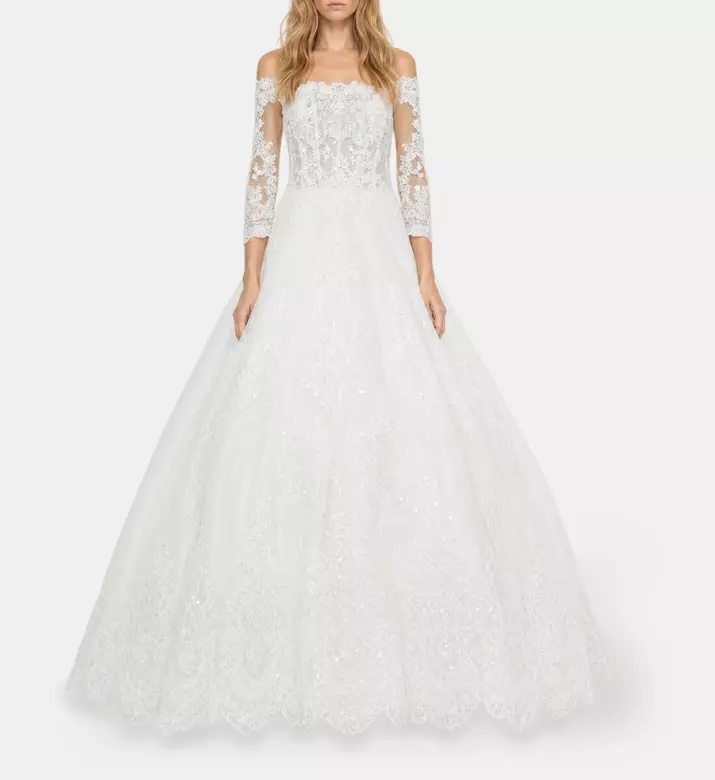 AAVVA Dress Hazar, Model View