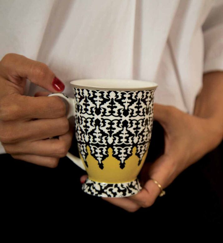 Safra Porcelain Mug Tin Box Set