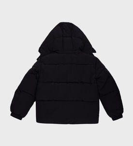 الصبي مبطن مقنعين سترة منتفخة