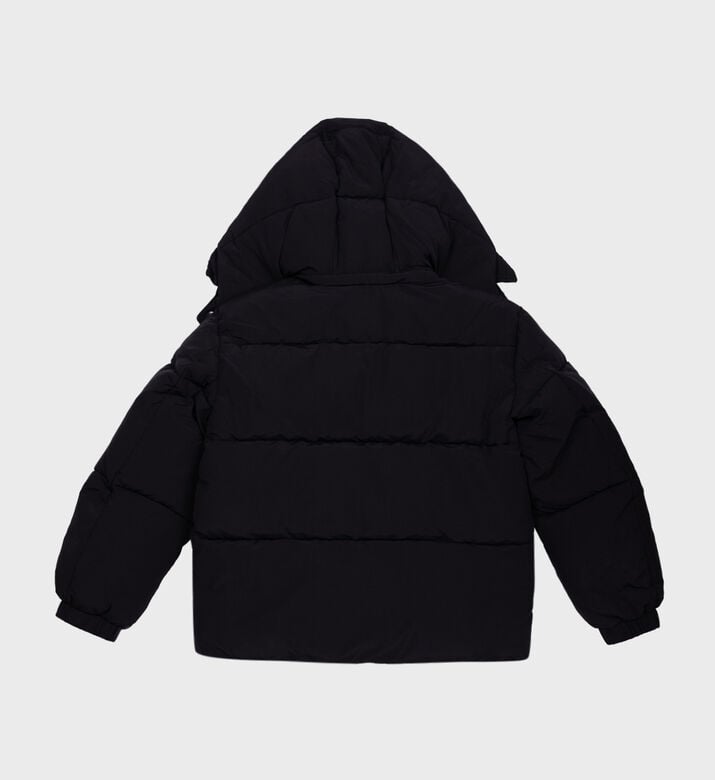 الصبي مبطن مقنعين سترة منتفخة الصبي مبطن مقنعين سترة منتفخة