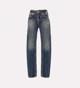 جينز بقصة مستقيمة بخياطة متباينة اللون وبقع غسيل