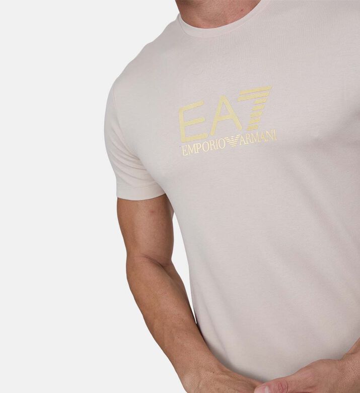 تيشيرت بياقة دائرية وشعار مطرز