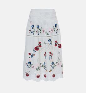 تنورة مطرزة بأزهار ومزينة بطيات