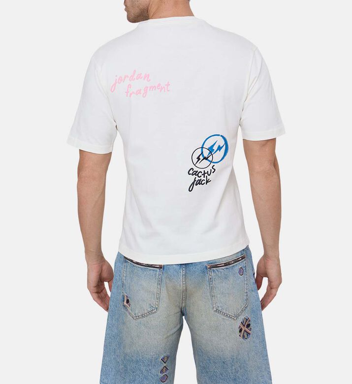 تيشيرت بقصة عادية بطباعة رقم 23