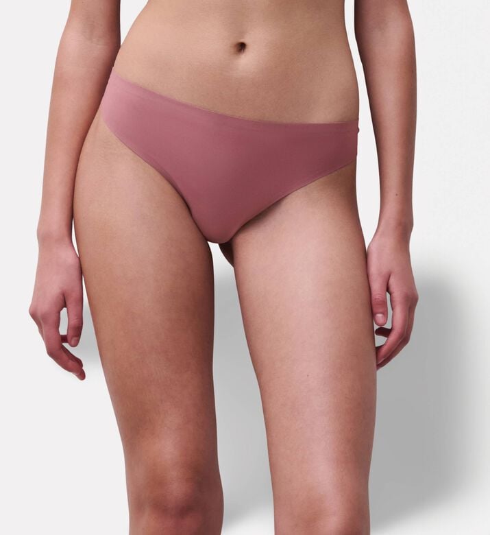 Chantelle Classic Mid-waisted Thong, Purple, Model View