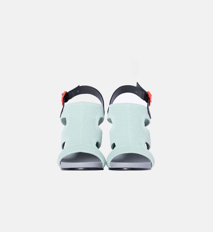 صندل بكعب منحوت مفتوح من الأمام