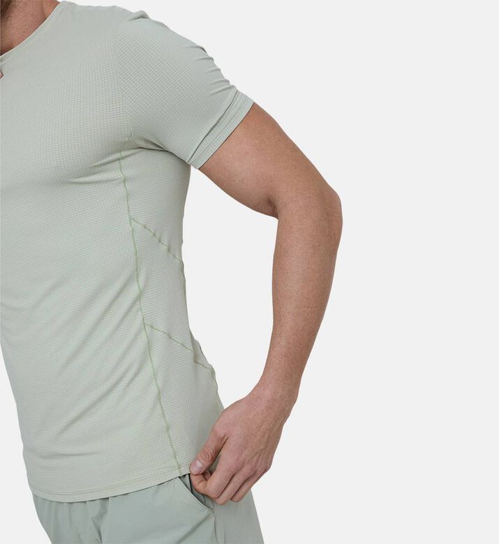 قميص بحافة مستقيمة سريع الجفاف