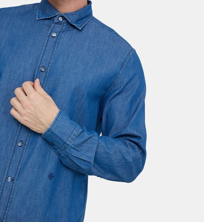 قميص قطن بقصة عادية بصف أزرار قميص قطن بقصة عادية بصف أزرار