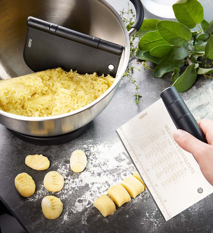 Dutto Dough Scraper Cutter 2-in-1 Dutto Dough Scraper Cutter 2-in-1