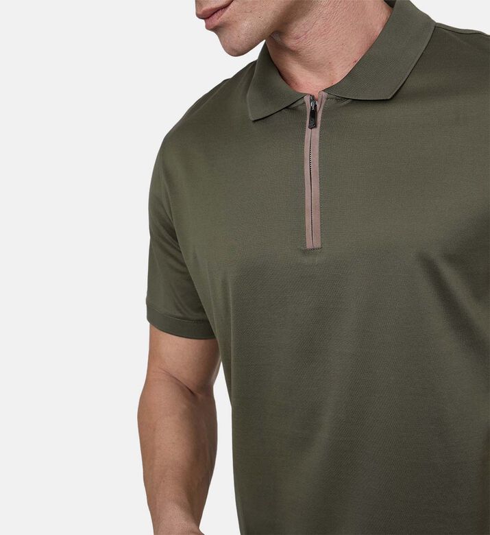 Contrasting Zipper Pull Polo Shirt