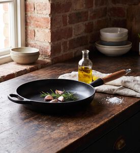 Le Creuset Signature Iron Frying Pan, Black, 26-cm, Model View