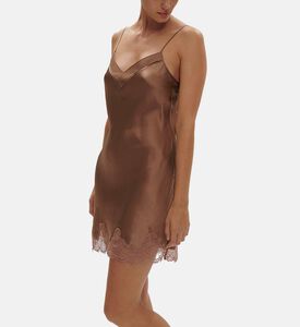 فستان سهرة حرير دريمي بياقة V