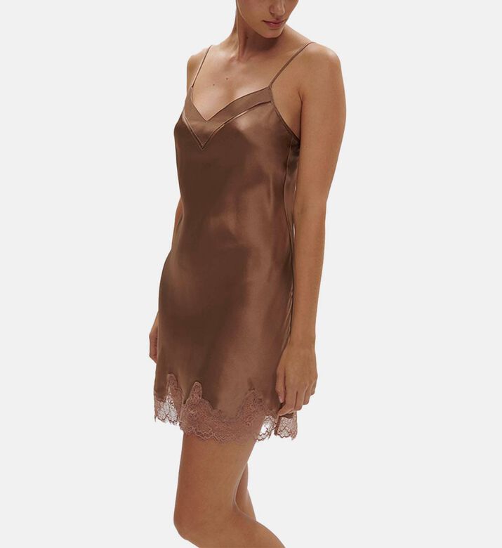 فستان سهرة حرير دريمي بياقة V