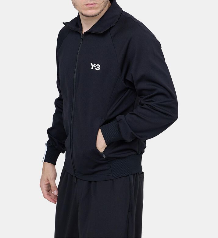 بلوزة رياضية ب 3 خطوط