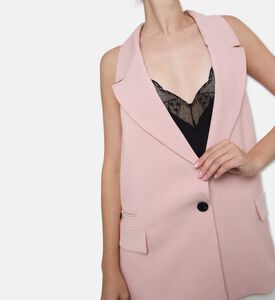 CAMILLA AND MARC Vest Rode, Model View