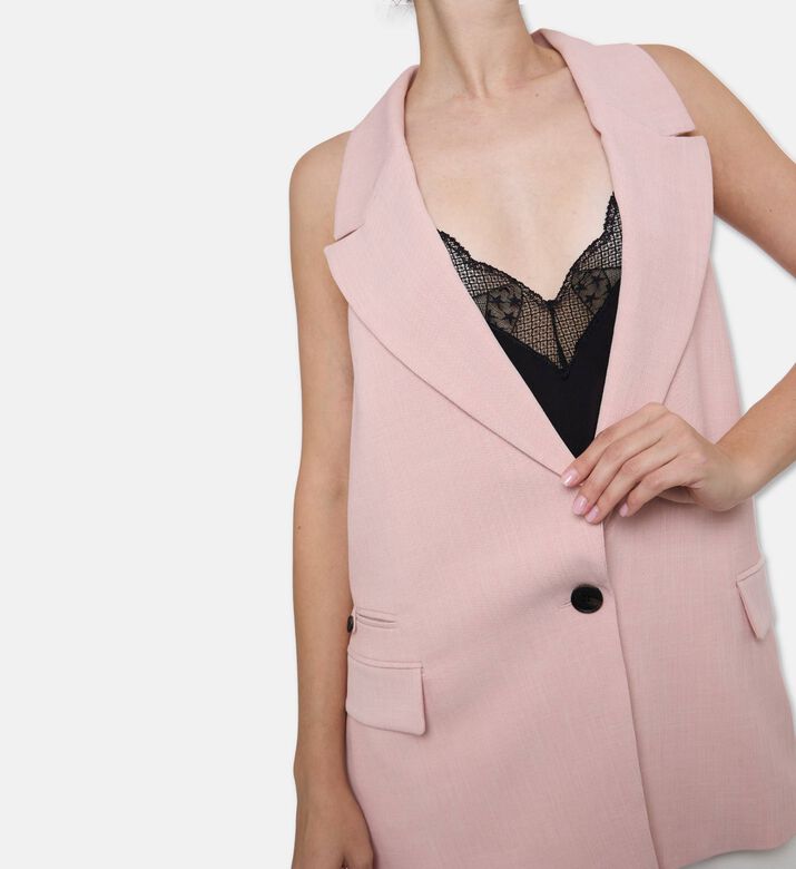 CAMILLA AND MARC Vest Rode, Model View