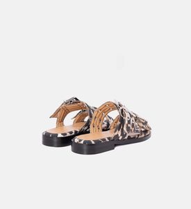 صندل بنعل مسطح وحزامين قابلين للتعديل مزينين بنقشة جلد فهد