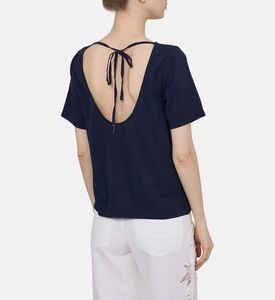 تيشيرت إلا مطرز بقصة عادية