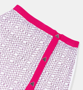 تنورة قصيرة بأزرار مثلثة مطبوعة