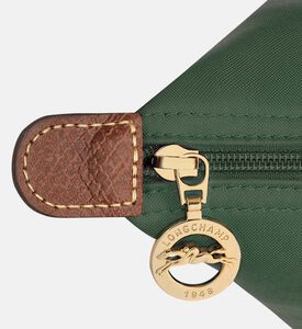 حقيبة بحجم صغير ومقبض علوي