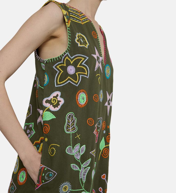 فستان بدون أكمام بنقشة مطرزة