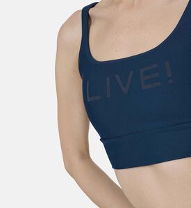 بلوزة بدون أكمام بقصة عادية