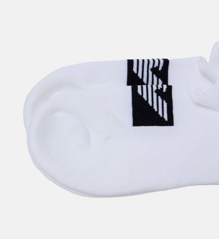 جوارب بتطريز شعار