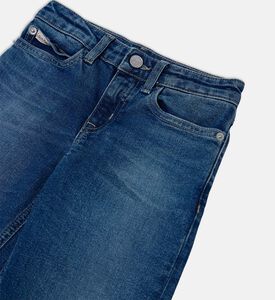 بنطال جينز واسع الساقين