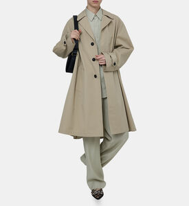 معطف كلاسيكي بأكمام طويلة وأزرار للإغلاق