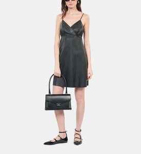 فستان قصير جلد بياقة بشكل V