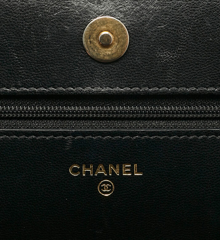 Chanel Preowned Coco Chanel Quilted Leather Flap Wallet, Packshot View