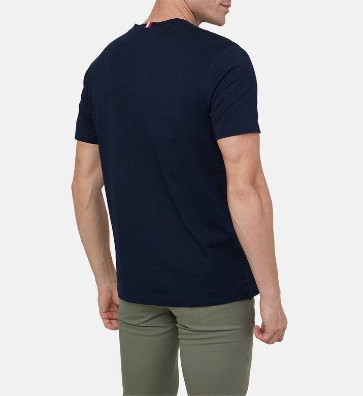 تيشيرت بأكمام قصيرة