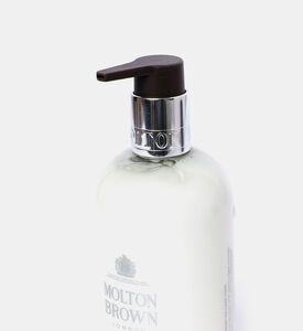 غسول اليدين بشمر البحر والسرو الساحلي