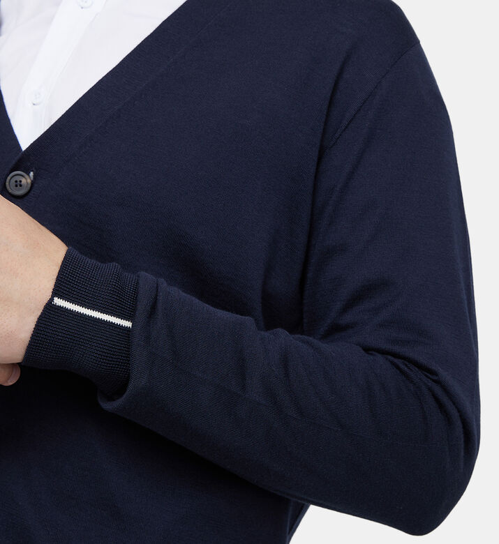 كارديغان محبوك بأزرار