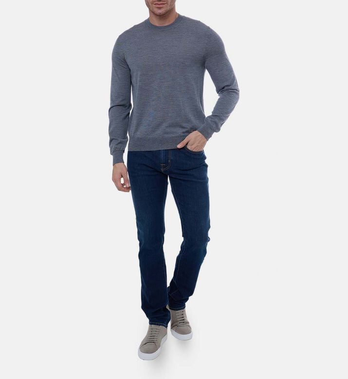 جينز كلاسيكي بساق مستقيمة جينز كلاسيكي بساق مستقيمة