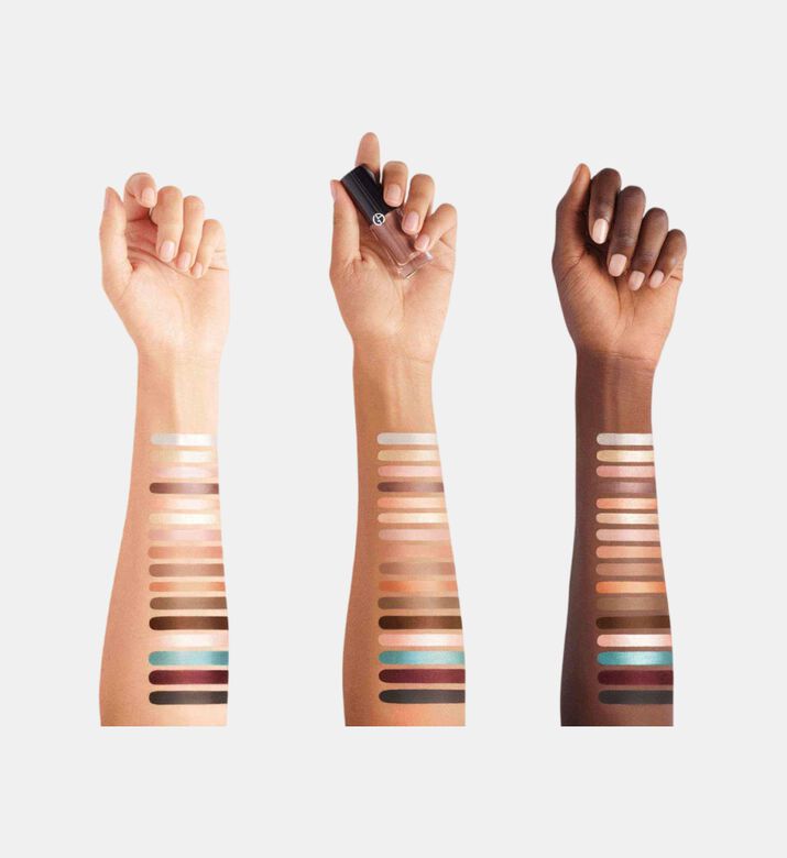 ظلال عيون سائل ملون