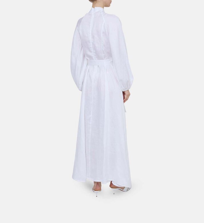 فستان واسع بصف أزرار كلاسيكية