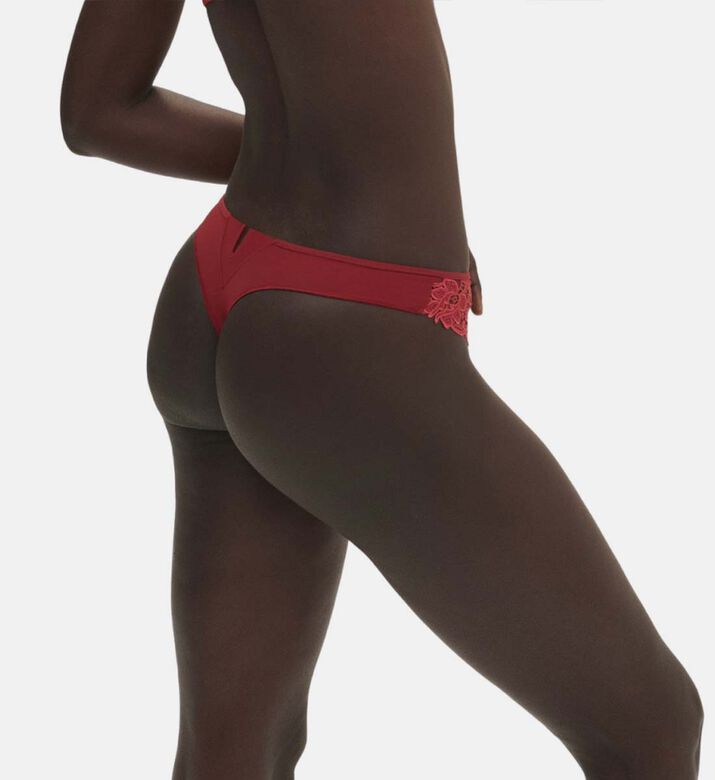 ثونغ سليب مطرز من ساغا