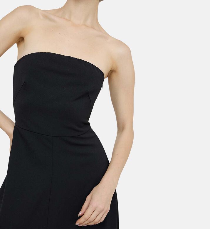 فستان واسع بلا أكمام فستان واسع بلا أكمام