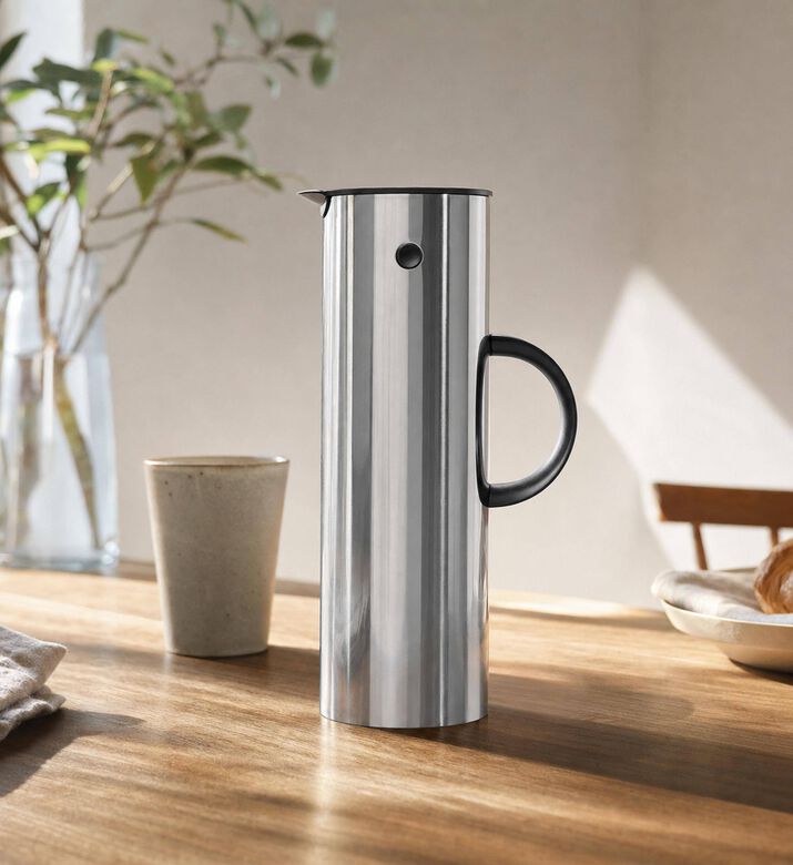 Stelton Em77 Steel Vacuum Jug, Model View