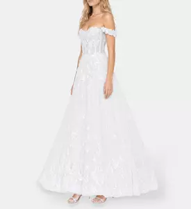 AAVVA Dress Hazar, Model View