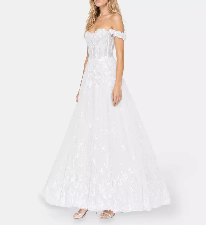 AAVVA Dress Hazar, Model View