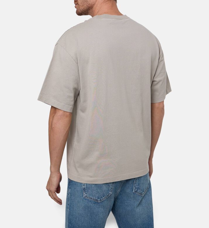 Axel Arigato Contrasting Cursive Logo T-shirt, Model View