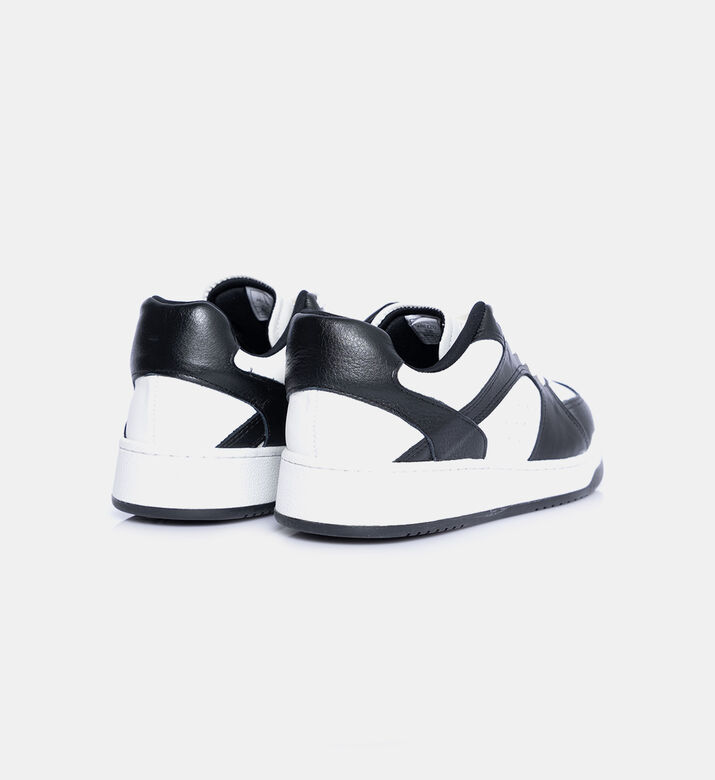 حذاء رياضي جلد برباط