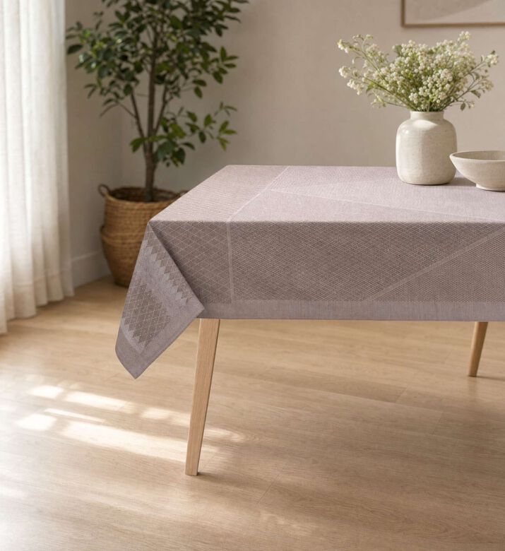 Jacquard Club Cotton Linen-blend Napkin, Model View