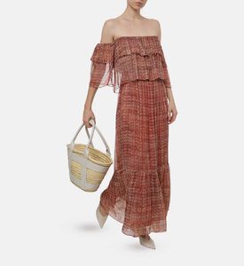 فستان طويل واسع بأكتاف مكشوفة